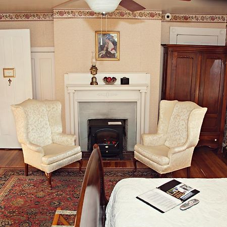 The Carriage Inn Bed And Breakfast Чарльз-Таун Экстерьер фото