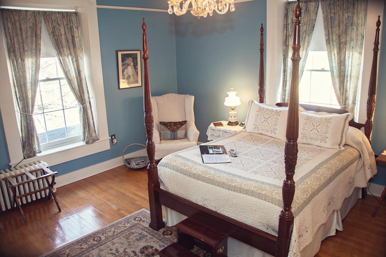 The Carriage Inn Bed And Breakfast Чарльз-Таун Экстерьер фото