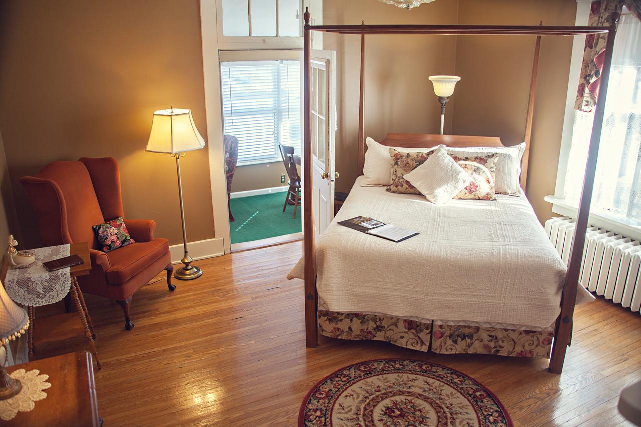 The Carriage Inn Bed And Breakfast Чарльз-Таун Номер фото